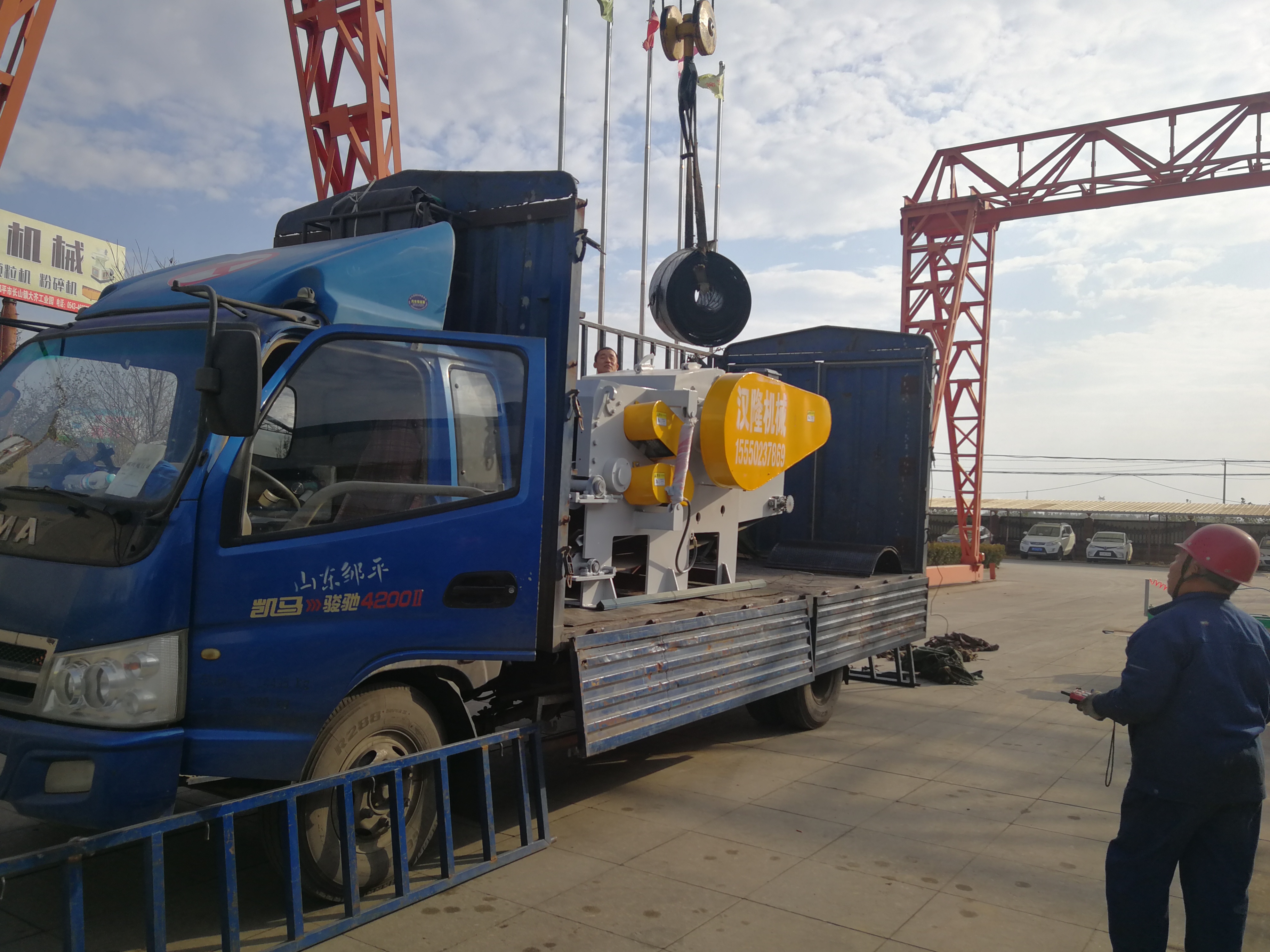 漢隆機械今天又走一臺216木片機